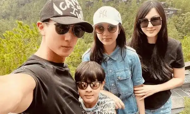 餐厅偶遇吴尊夫妇,2人吃10个菜太奢侈,林丽莹发福素颜老10岁