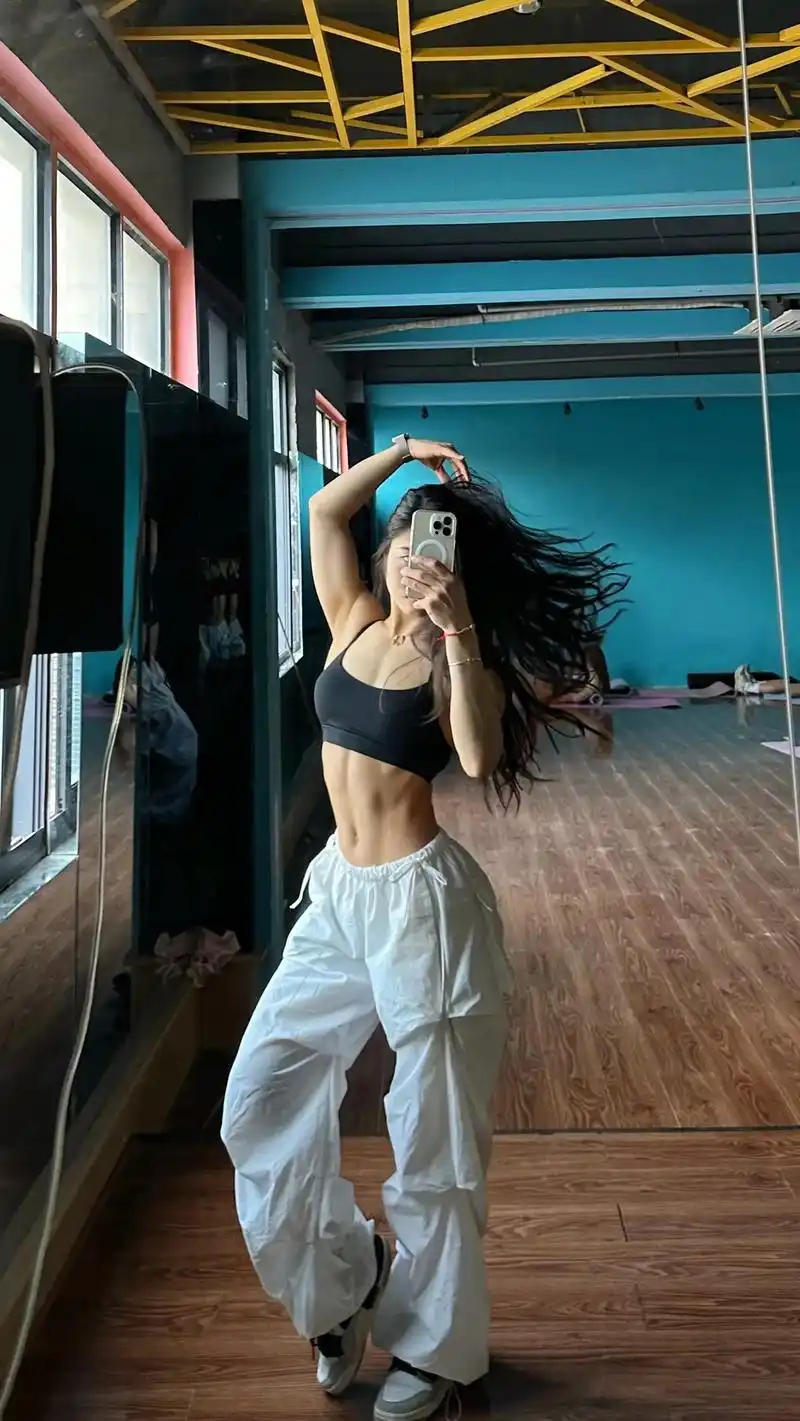 欢迎来到 我的主场.#健身 #力量与美 #马甲线 - 抖音