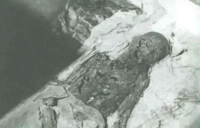 慈禧太后尸骨实拍全身只剩一条红内裤嘴角被士兵豁开