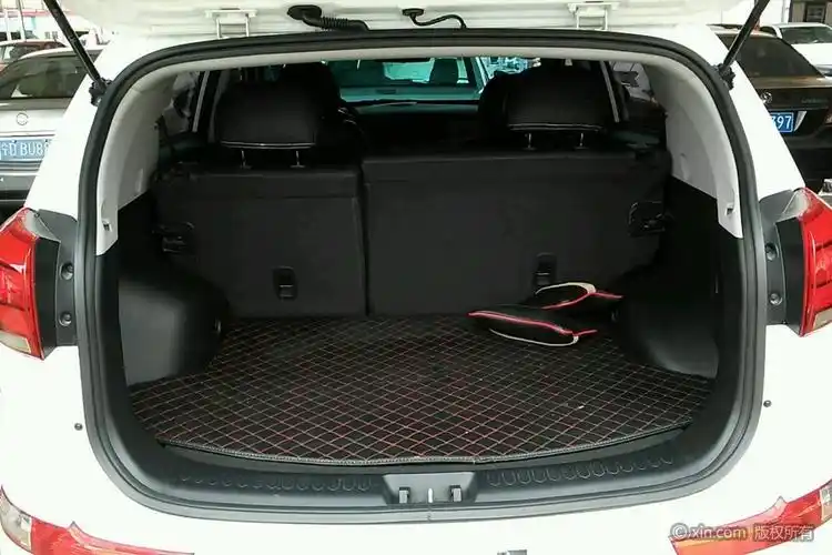 起亚智跑后备箱