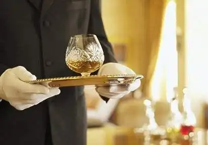 英式管家服务 层峰生活的专属礼遇在对业主的关怀上,铂宫酒店式服务