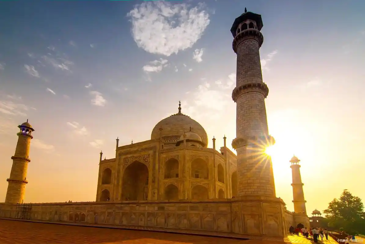 泰姬陵的建筑风格独特,结合了印度,波 - 抖音