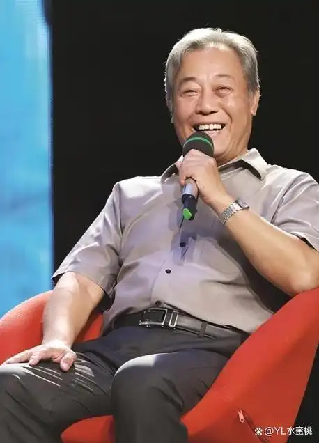 结婚46年零绯闻为了家庭61岁才走红最干净的男演员