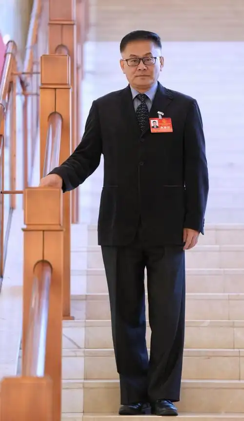 北京市人大代表,北京舞蹈学院党委书记巴图.新京报记者 陶冉 摄