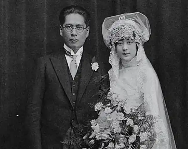 宋子文与夫人张乐怡有3个女儿,分别为宋琼颐,宋曼颐和宋瑞颐.