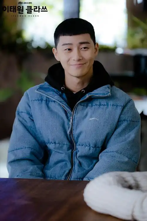 朴叙俊梨泰院class帅气剧照图片