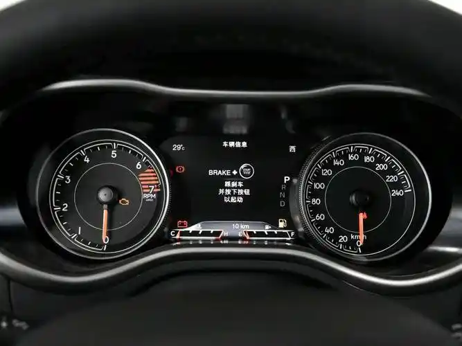 万能的度娘只有仪表盘的图片,哪个大神知道是啥车型啊?跪谢!