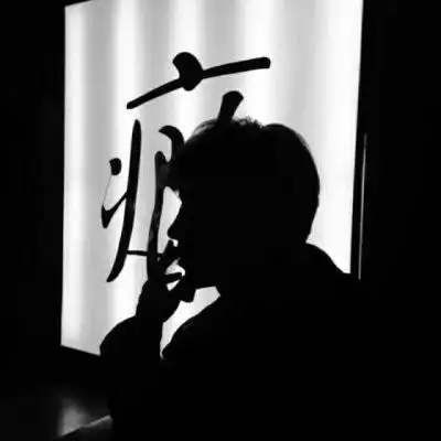 霸气伤感的男生黑白头像 你从不在我身边