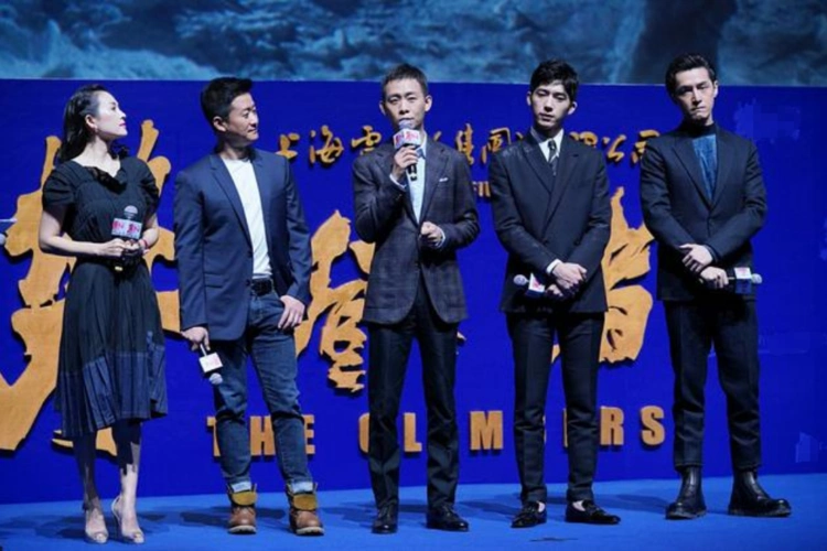 胡歌热舞节拍显尴尬雷佳音遇胡歌表情一秒变迷弟