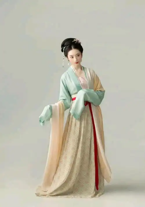 宋朝服饰不管是颜色搭配还是布料选择在现代都是无可替代的