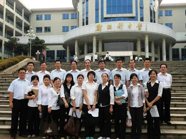 郑裕彤中学的学校简介