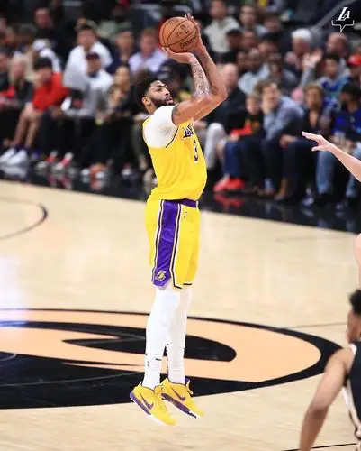 浓眉一条龙21肃杀暴扣防守多吓人特雷杨运球都慌老鹰