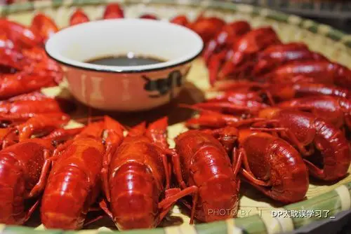 「白灼小龙虾」