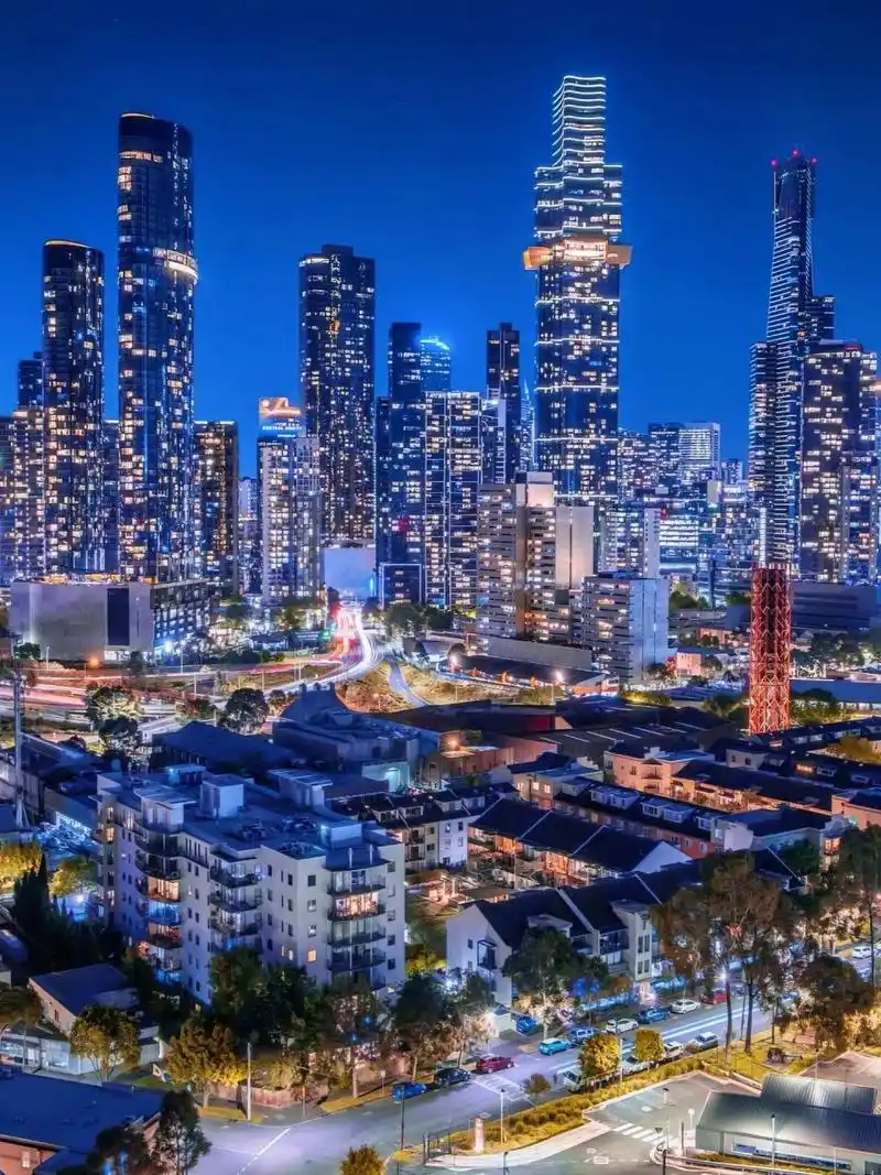 这里的城市节奏缓慢而悠闲,是全世界最适合居住的三大城市之一,同时