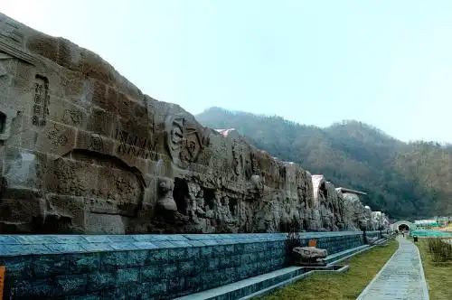 秦岭深处的大型群雕:《华夏龙脉》(二)(1/1)