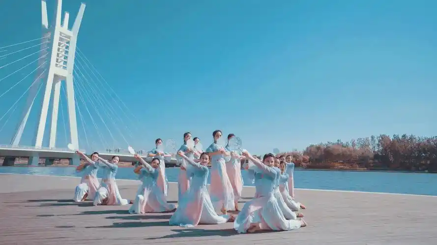 古风团扇舞笑纳谁能为我一眼望穿流霞公子是你吗