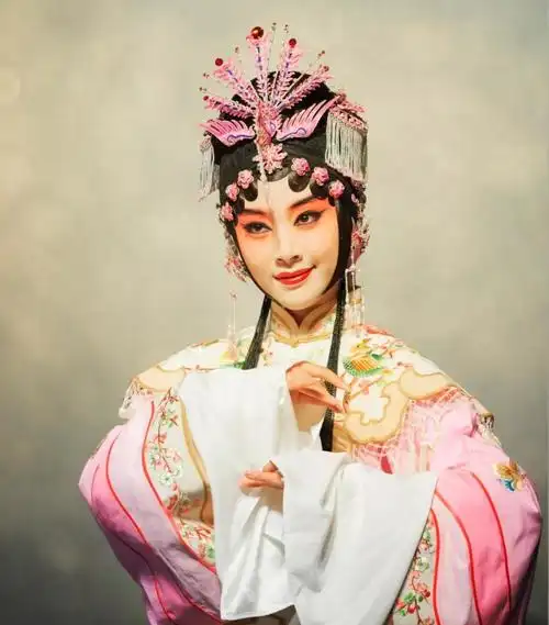 荔枝新闻×四味毒叔【第九期】|昆曲名旦单雯:情不知所起,一往而深