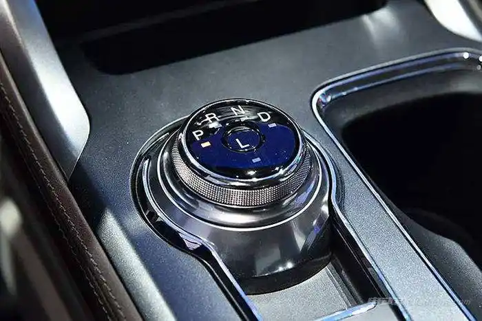 福特fusion hybrid的旋钮式换挡器_副本