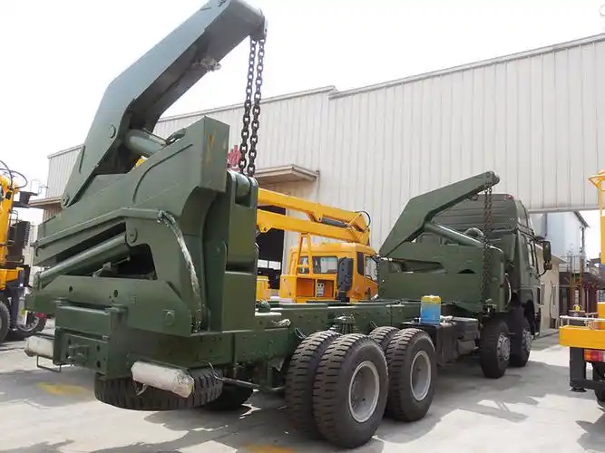 中国重汽20英尺集装箱侧装侧装载机起重机侧装卡车待售