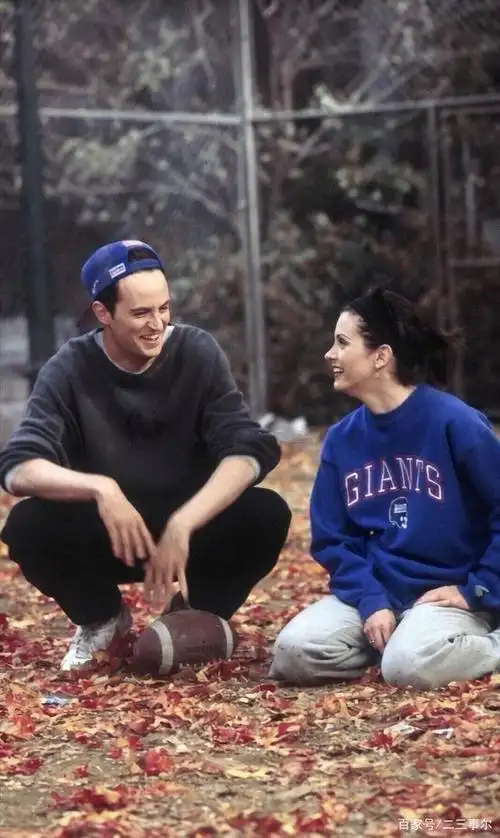 《老友记》中的monica和chandler真正属于友情变爱情的标准示范了.