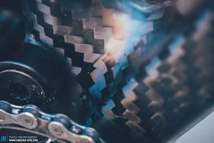 自行车材料选择碳纤维一定比铝合金好吗