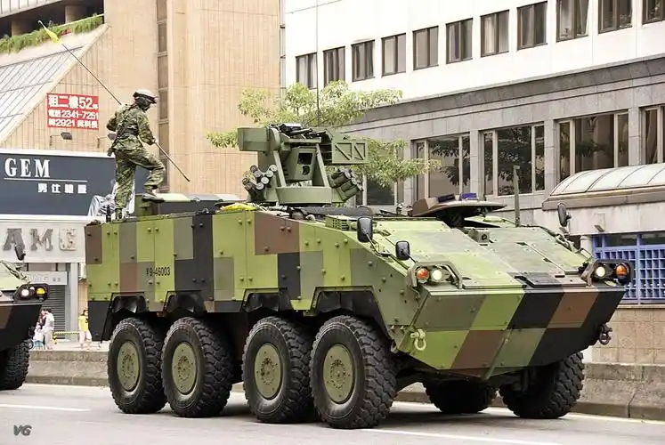 求这是哪个国家,什么型号的装甲车,详细点,很重要,最好有别的图类比