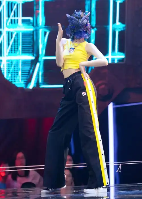 毛晓彤暗夜精灵性感舞台照图片29