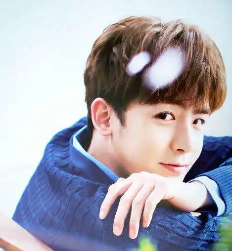 "迪斯尼里那么多人,tiffany和nichkhun中至少有一人应该能被认出吧