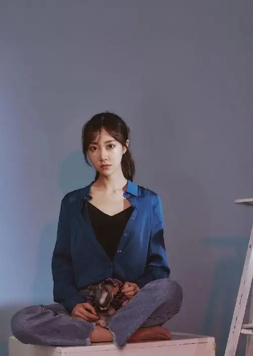 偶像美女歌手snh48冯薪朵迷人写真美照欣赏