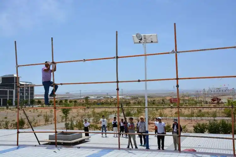 感谢张树水(爬杆者)对六一儿童节的辛苦付出!