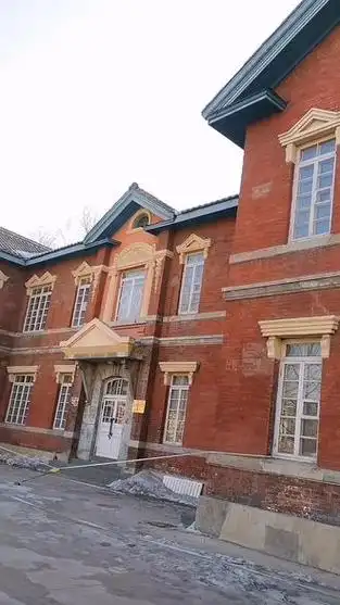 列入中国工业遗产保护名录的本溪湖小红楼,建于1905年,以大仓喜八郎为