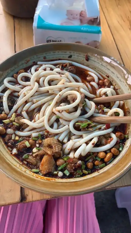 (在遵义正安吃的辣鸡粉,味道香,好吃!