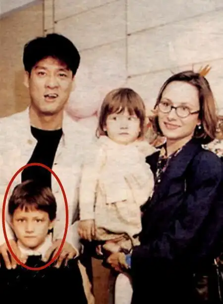 周华健29岁混血儿子近照曝光,造型狂野布置帐篷,父母恩爱34年