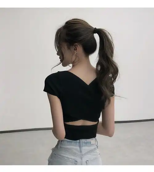 心机t恤女小众设计感修身v领泫雅风紧身露肚脐短款性感小款上衣夏