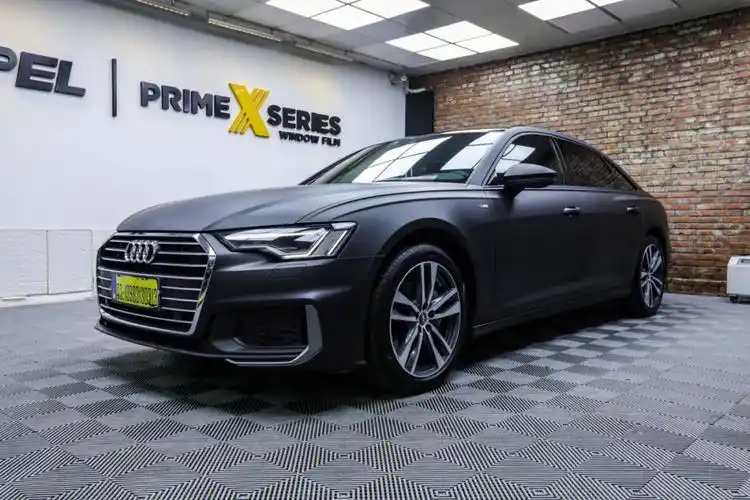 考虑到a6属于偏商务的车型 最终选择了哑光星际黑 耐看又有质感