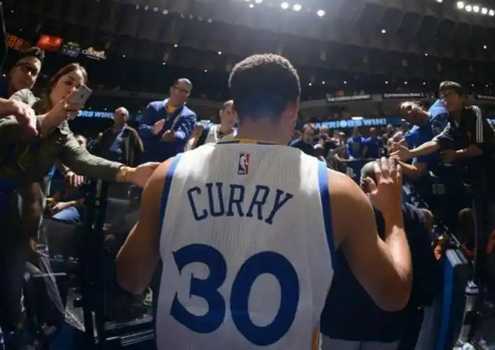 别让忠诚害了你勇士这一摊乱局强如库里也无法力挽狂澜