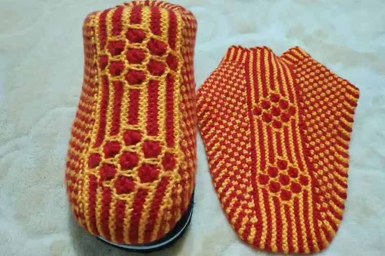 2,根据花样图推算前面先织13针,反挑1针.