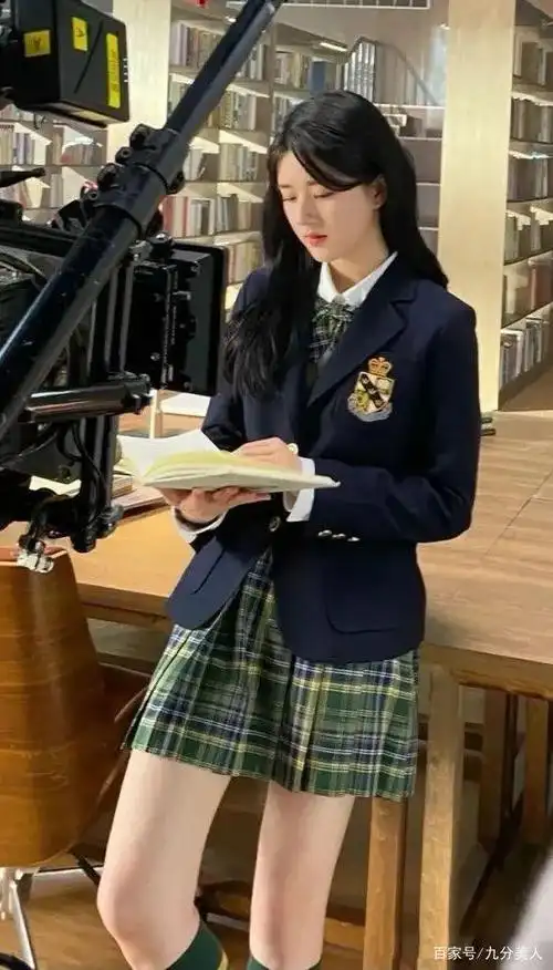 2021初秋赵露思率真jk学院风,这样穿不仅减龄还很时尚