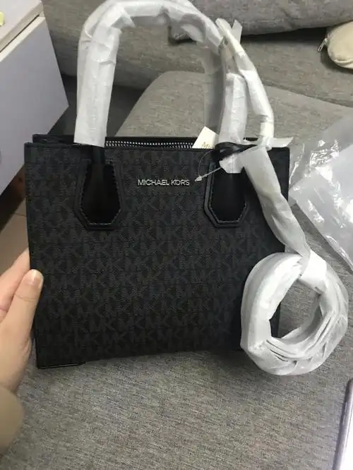 mk包包鉴别真假