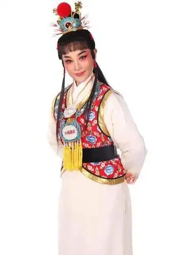 她以一曲金玉良缘获得徐玉兰的青睐并被收为弟子