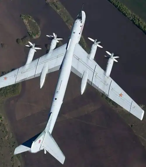 精选好图:图-95战略轰炸机