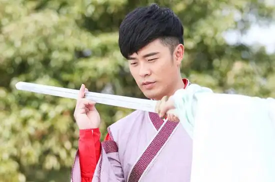 《极品家丁》播放破17亿 陈赫"发糖"耍帅两不误_电视要闻_娱乐频道