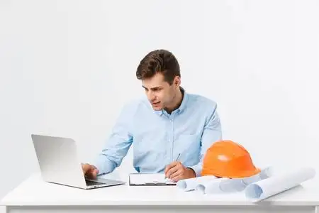 工人认真工作图片