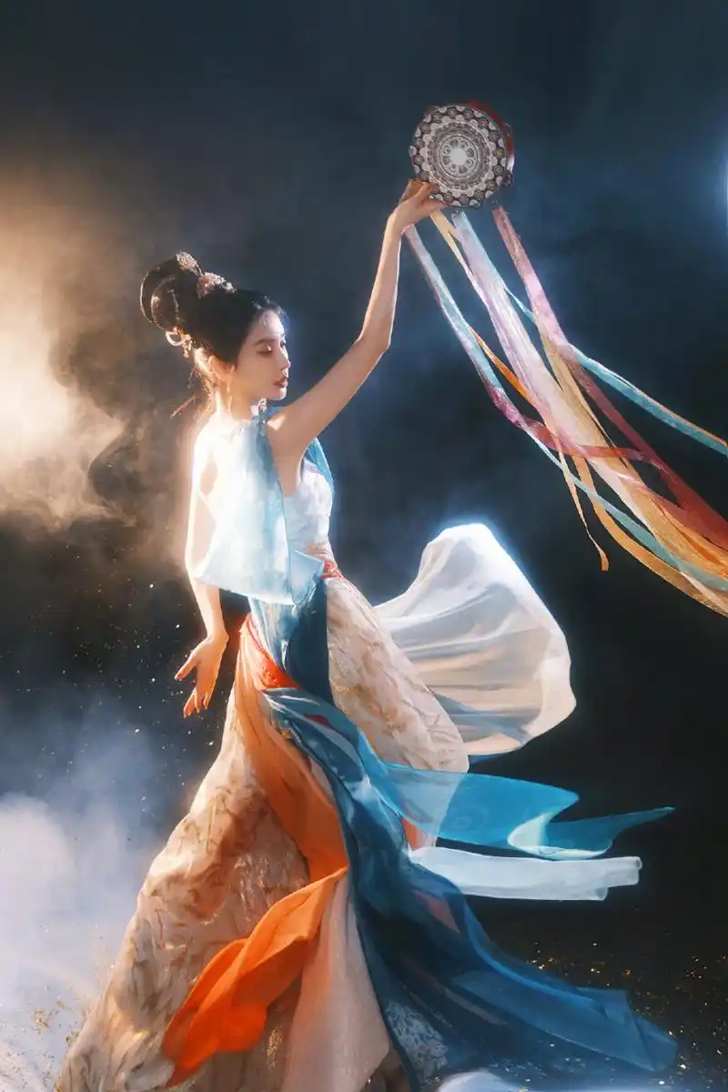 angelababy 敦煌飞天造型真的绝美,张张都是大片既视感,不亏是baby