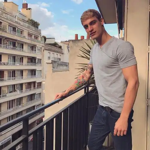 魔鬼身形不是天生就有:巴西男模jonathan bellini分享保持完美外表的