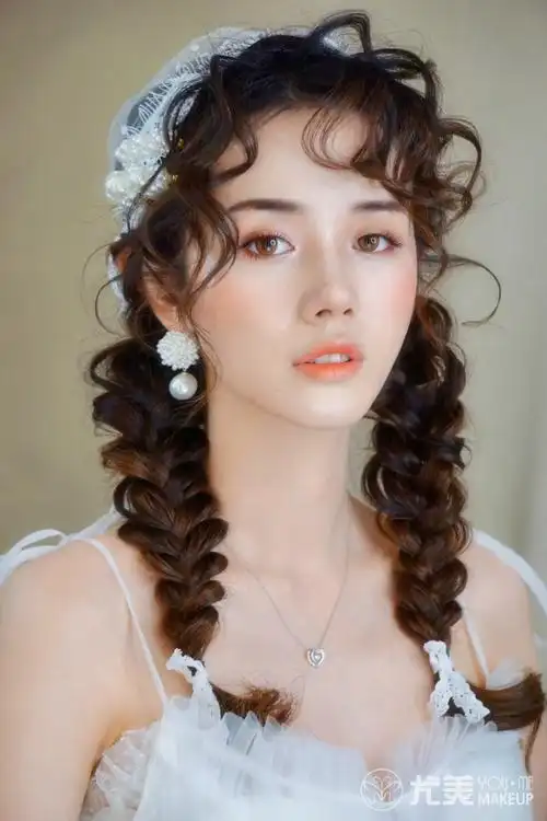 慵懒编发 时尚又复古