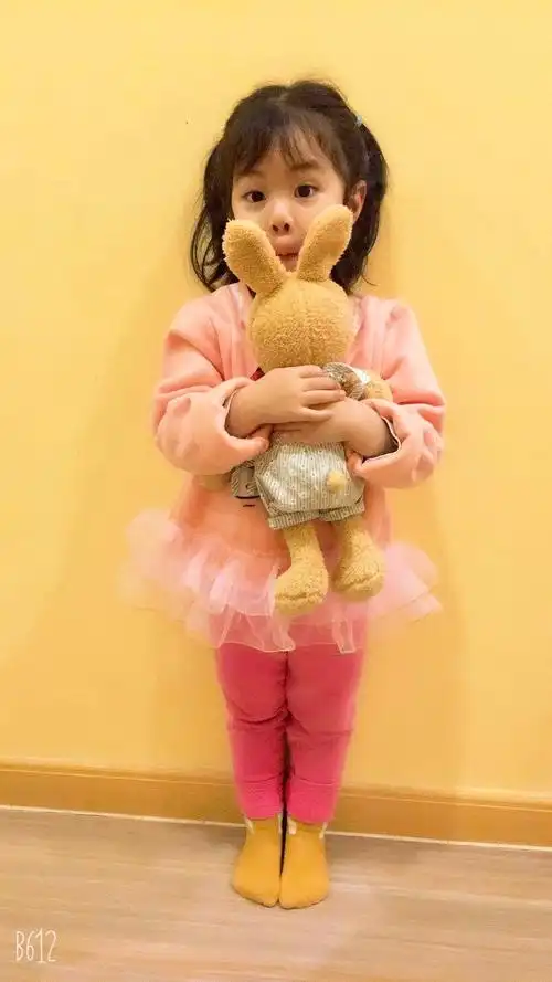 小依依的生活照集锦(三岁多)