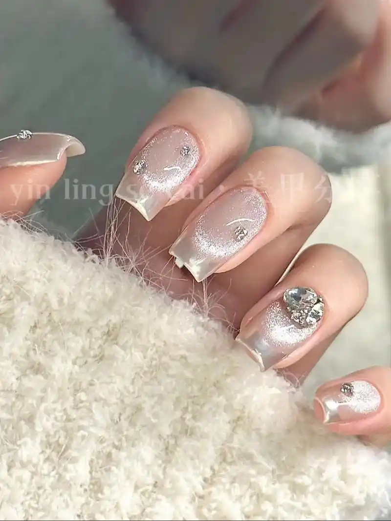 大同美甲分享.nails | 爆闪白月光猫眼法式 布灵布灵* - 抖音