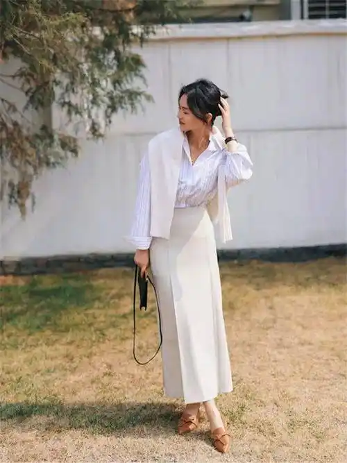 米色半身裙怎么搭配这些颜色的上衣都很美日系穿搭示范