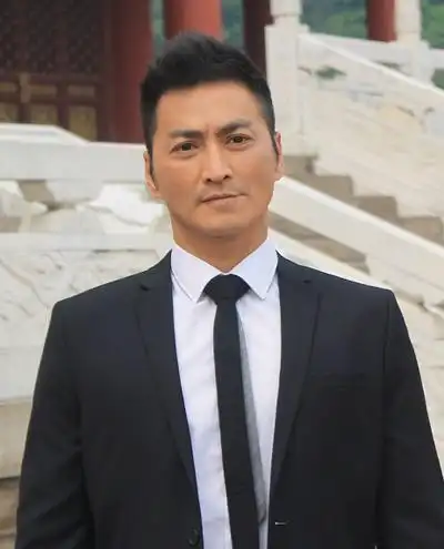 何家劲代言费多少钱/何家劲买照片/明星本人见面签约